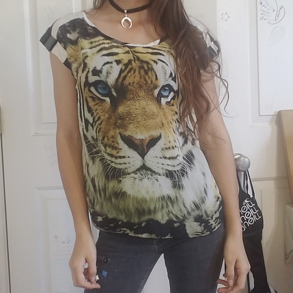 Mesh Tiger and Striped Back Top - Picture 10 of 11